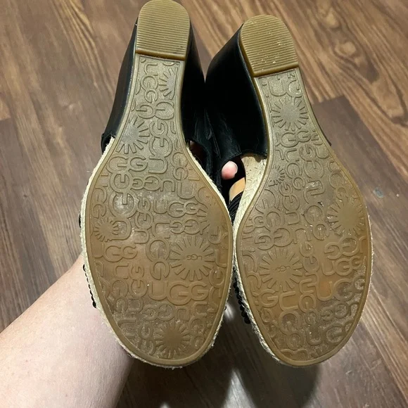 UGG Wedge Sandals Australian Hilarie Black
Leather and Elastic straps - 7 - Picture 12 of 12